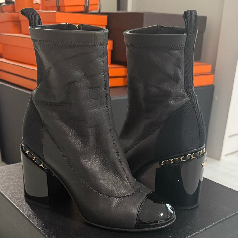 CHANEL leather ankle boots 36.5
